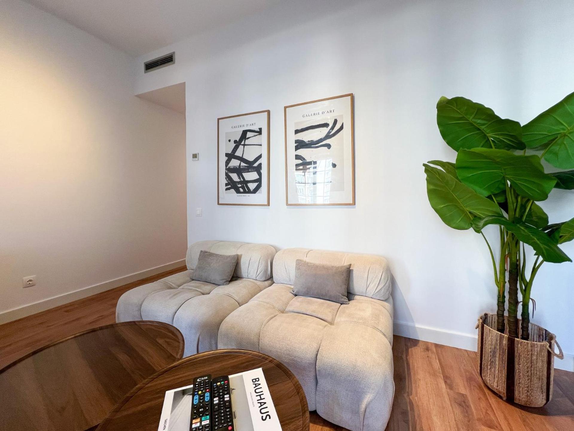 Stay U-Nique Apartments Balmes III — Photos 3